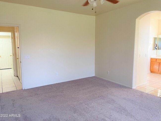 Building Photo - 1691 E Park Ave