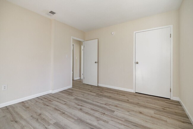 Building Photo - Fully Updated 2-Bedroom Home with Spacious Backyard & Prime East Athens Location!