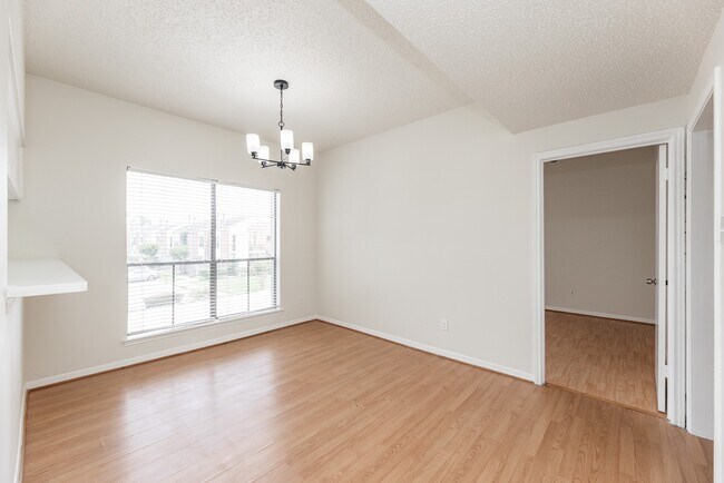 Building Photo - 3742 Thistlemont Dr