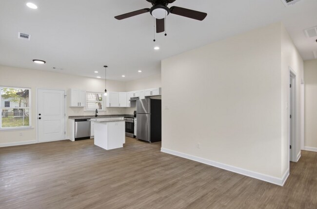 Building Photo - Inviting Home with Bright Interiors & Ceiling Fans Throughout - Comfortable Rental with Everyday ...