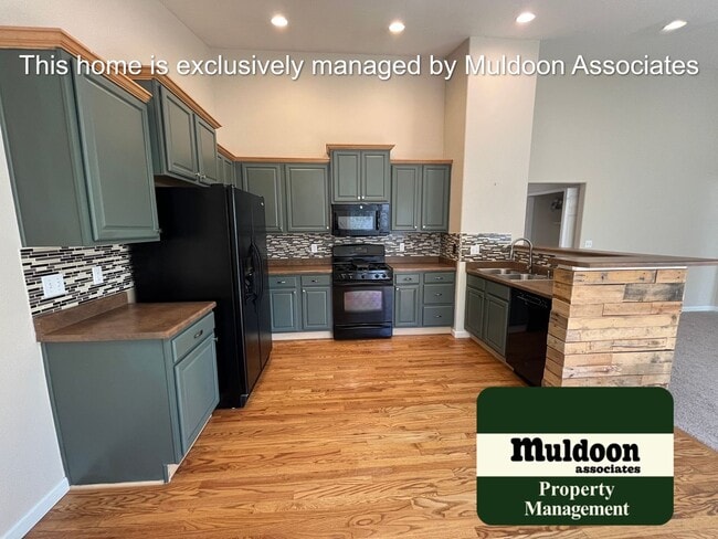 Building Photo - Beautiful Rancher with everything on one l...