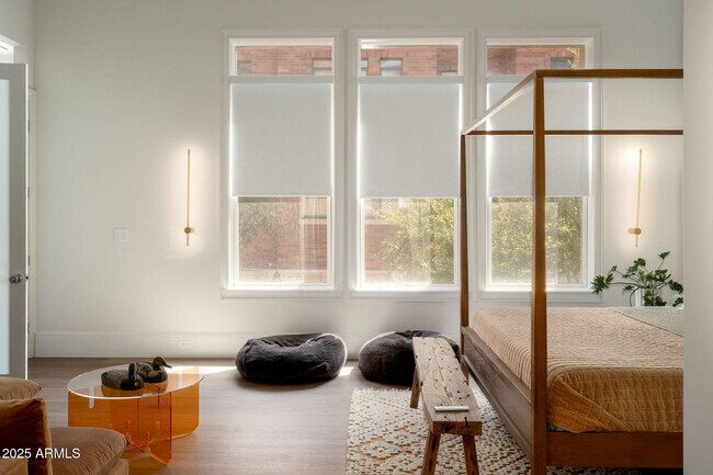 Building Photo - 50 W Palm Ln