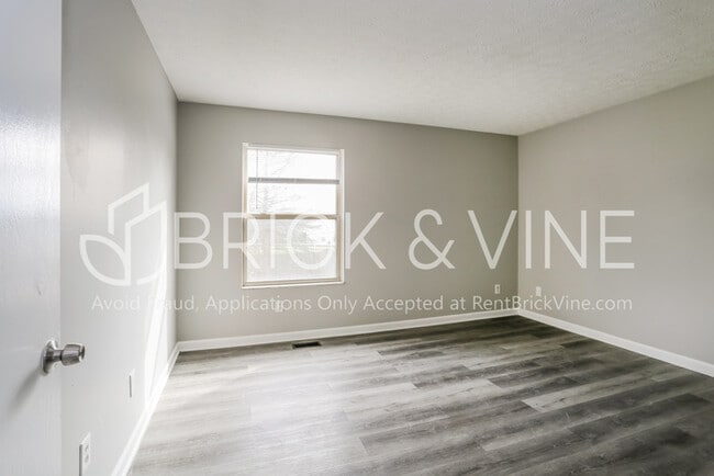Building Photo - 5727 Sundial Dr