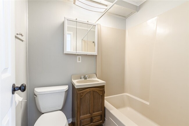 Building Photo - 98 South Ave