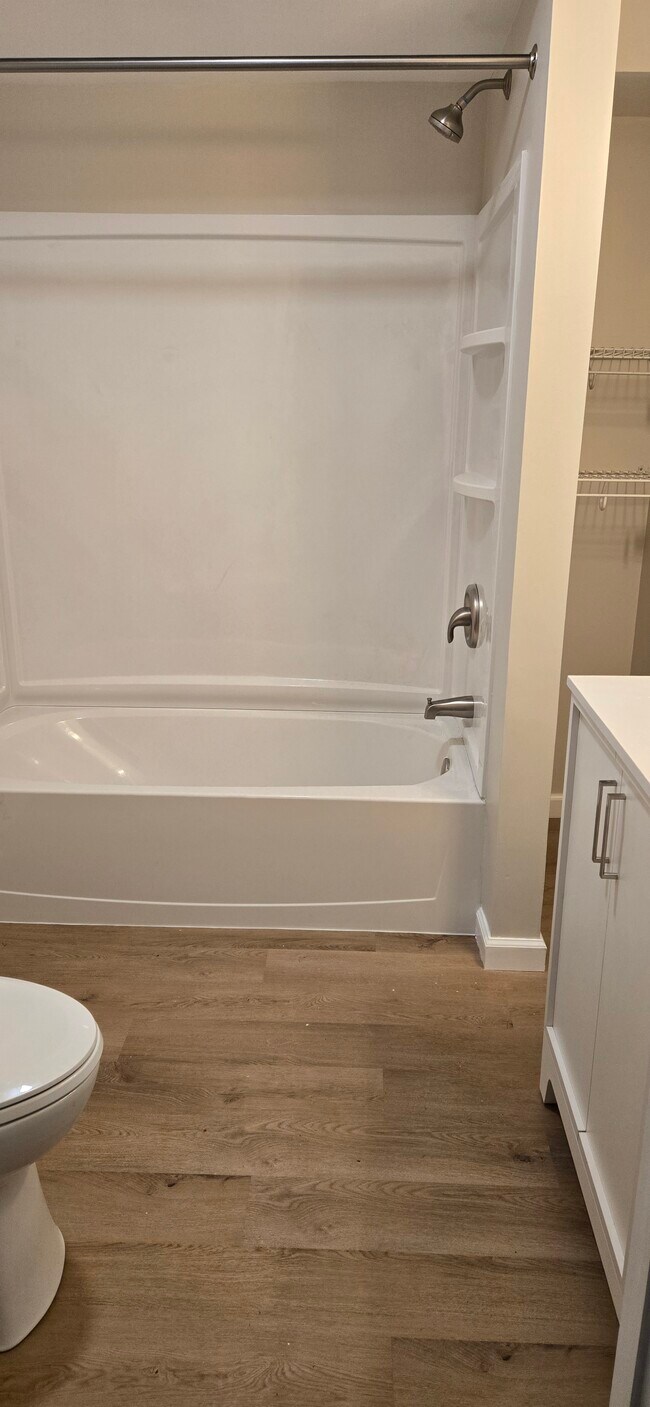 Building Photo - 33 James St