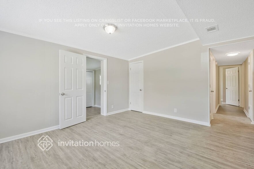 Building Photo - 1761 Merivale Rd S