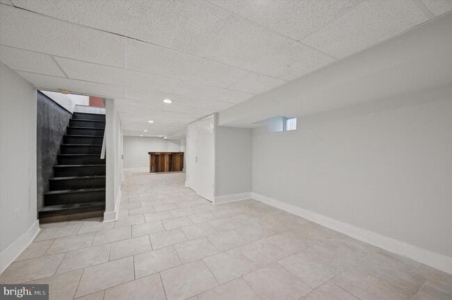 Building Photo - 6328 N Beechwood St