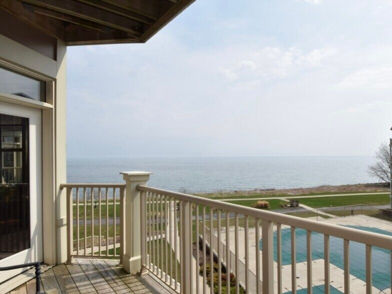 Building Photo - 4110 S Lake Dr