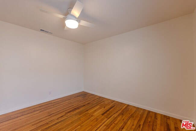 Building Photo - 302 N Maple St