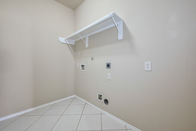 Building Photo - 2206 Grand Shore Ct