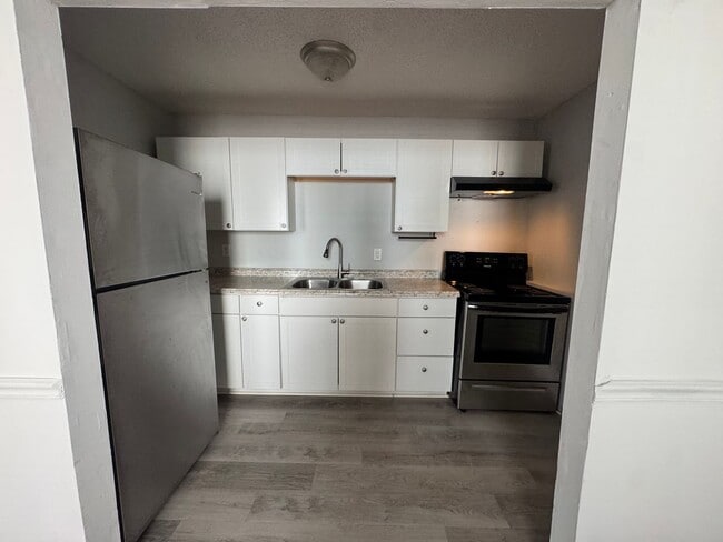 Building Photo - Cozy 2 Bedroom, 1 Bath Home – $1,000/Month