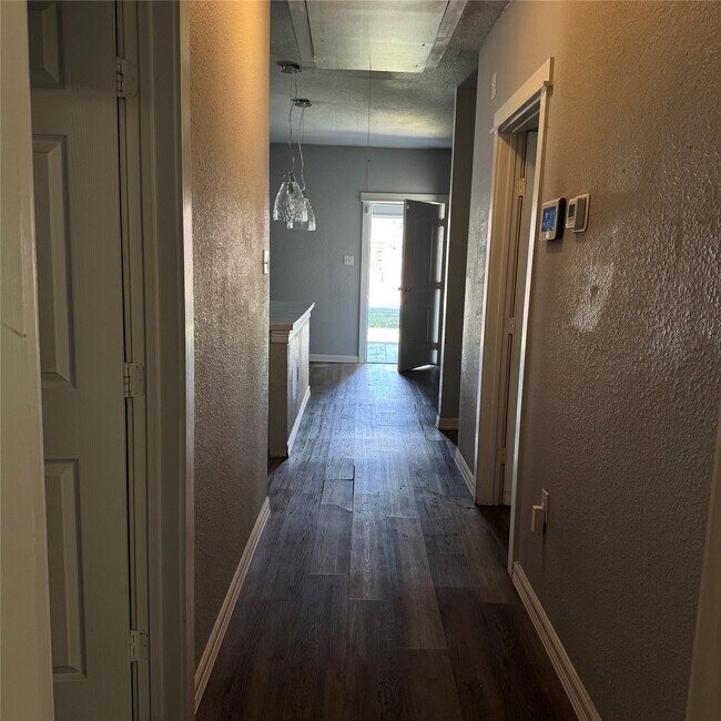 Building Photo - 3917 Kashmere St