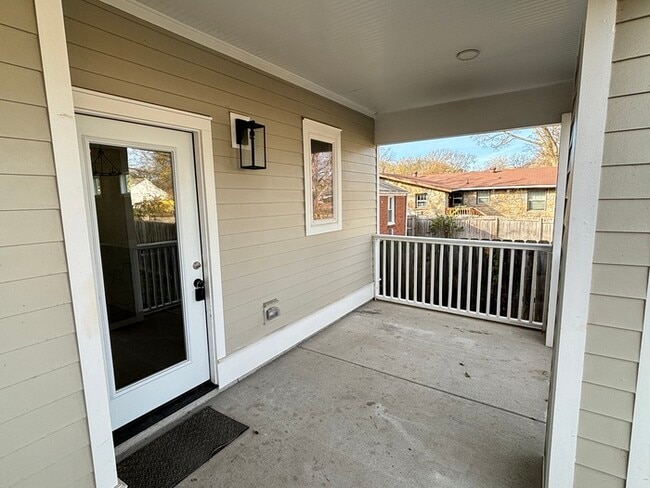 Building Photo - North Nashville home with 3 bedrooms, park...