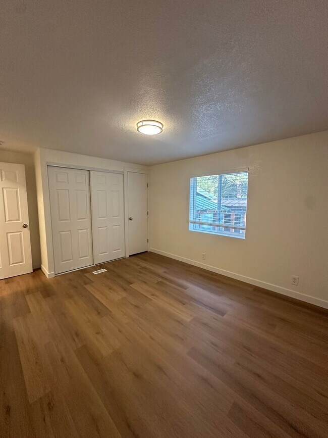 Building Photo - Completely Remodeled Home on 1 Acre in DRW