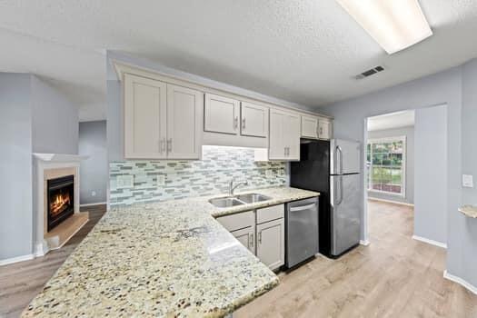 Building Photo - 4498 Parkwood Ln