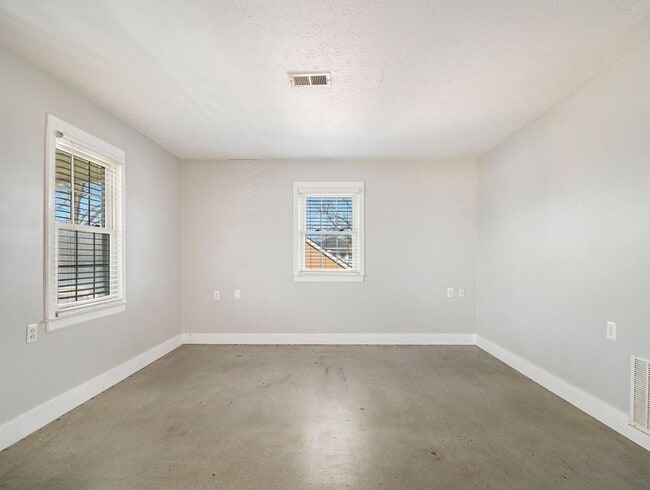 Building Photo - 3 bdrm, 1 bath in Grant Park