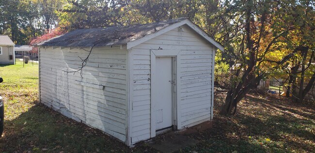 Building Photo - 1318 E Cone Blvd