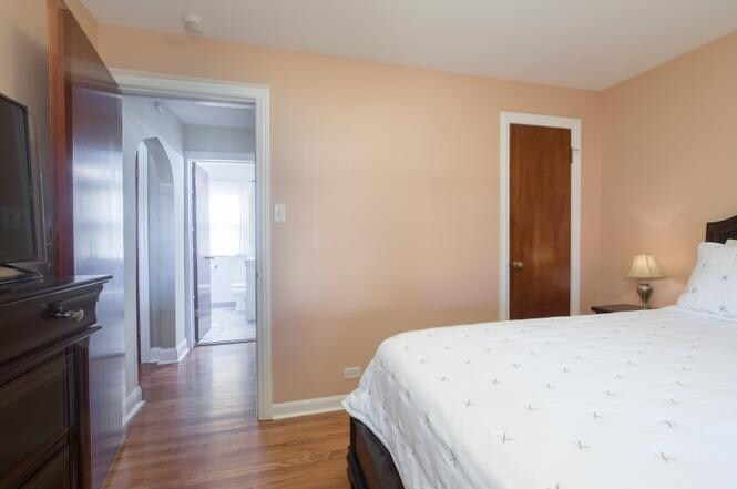 Building Photo - 3233 S 60th Ct