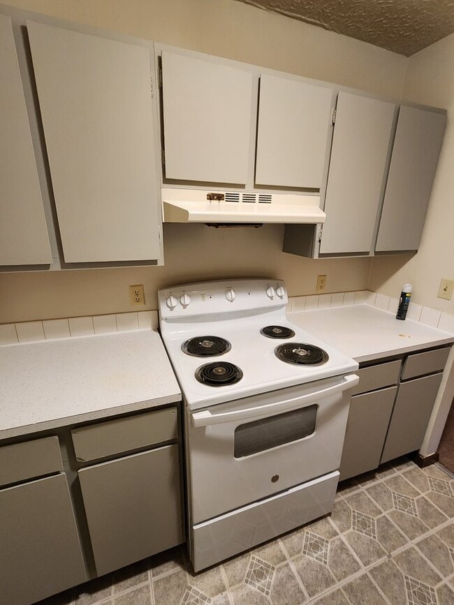 Building Photo - One Bedroom For Rent on Hancock