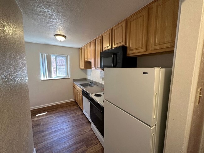 Interior Photo - 955 16th St