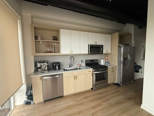 Building Photo - 2725 N Thatcher Ave