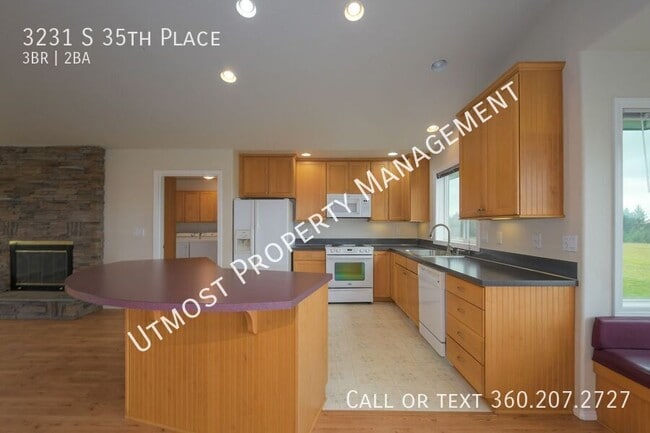 Building Photo - 3231 S 35th Pl