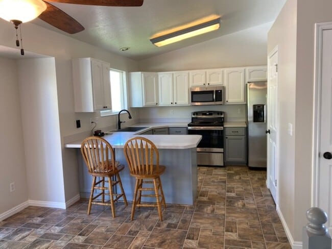 Building Photo - 2022 N 850 W
