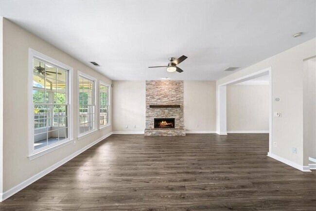 Building Photo - 1085 Arbor Creek Dr