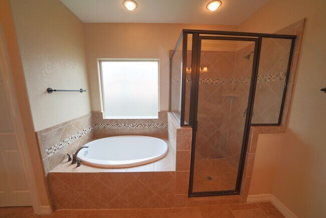 Building Photo - Beautiful Selma Living. Realtor Commission: $500