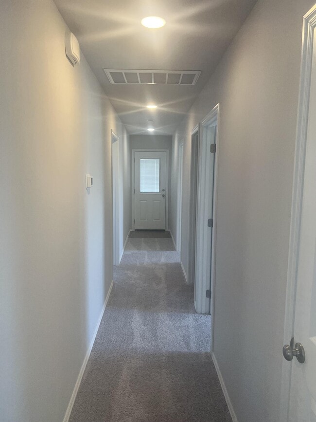 Building Photo - 1002 Ichabod Cir