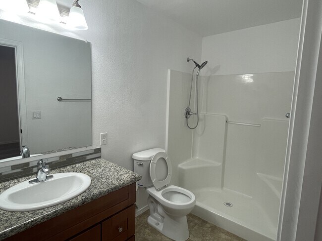 Building Photo - 13556 SE Steele St