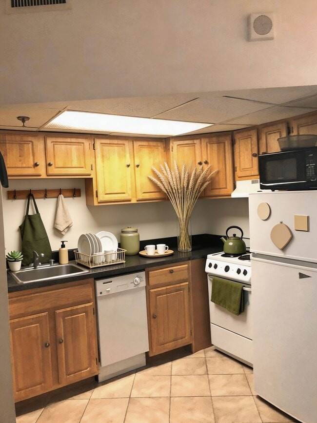 Building Photo - 487 Commonwealth Ave