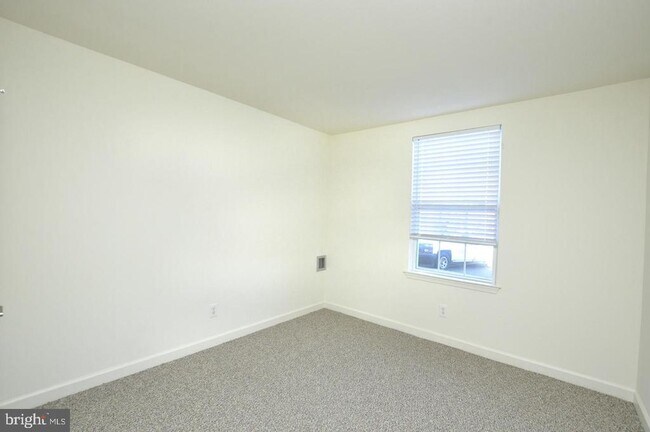 Building Photo - 125 Roosevelt Blvd