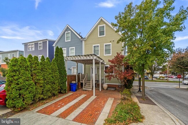 Building Photo - 620 N Bentz St