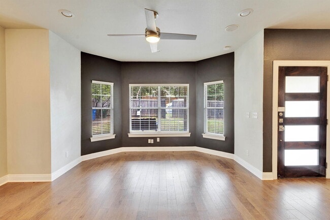 Building Photo - 2358 Wilson St