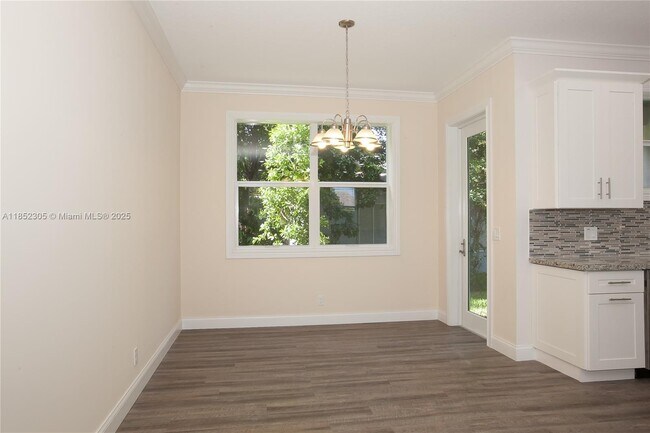 Building Photo - 1417 SW 6th Ave