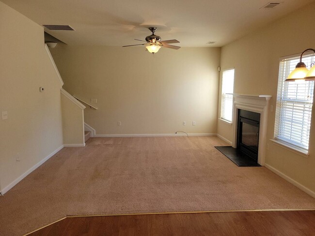Building Photo - 4 bed, 2.5 Bath Home Available in Chartwel...