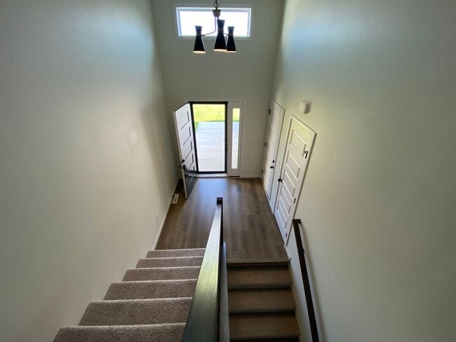 Building Photo - 3 bed, 2.5 bath South Fargo Home For Rent!