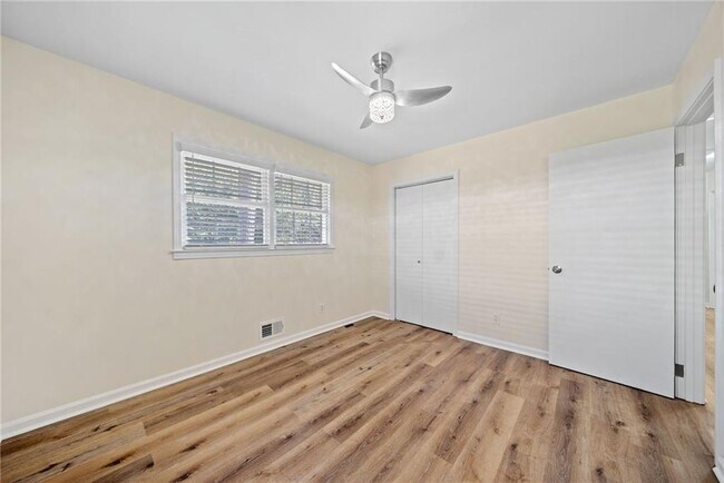 Building Photo - 1467 Thompson Pl