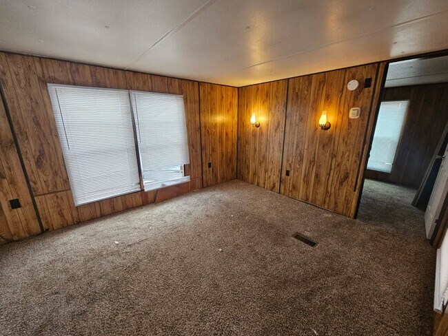 Building Photo - 4541 N Old Romero Rd