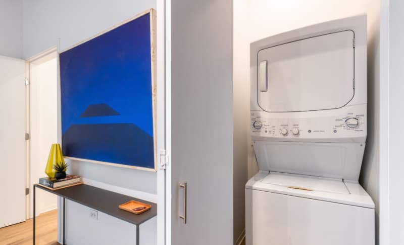 Building Photo - 1627 W Division St