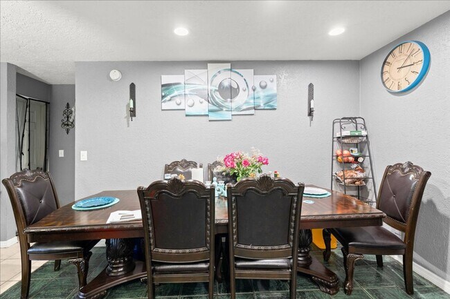 Building Photo - Charming Updated 3-Bedroom Home — Prime Daytona Location!