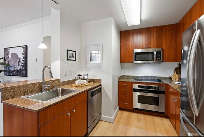 Building Photo - 246 2nd St