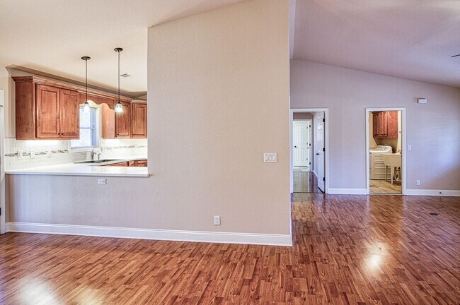 Building Photo - 16 Jubileo Ln