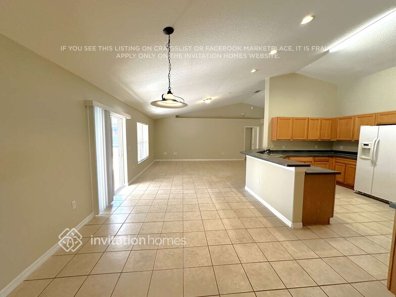 Building Photo - 751 W Gaucho Cir