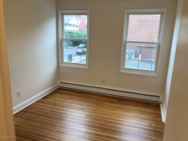 Building Photo - 516 Summerfield Ave