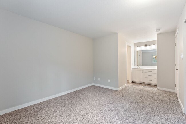 Building Photo - Come Home To An Amazing View! Remodeled Two Bedroom Two Bath! $1000 Off Your First Full Month!