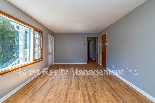 Building Photo - 2139 W Gilbert Ln