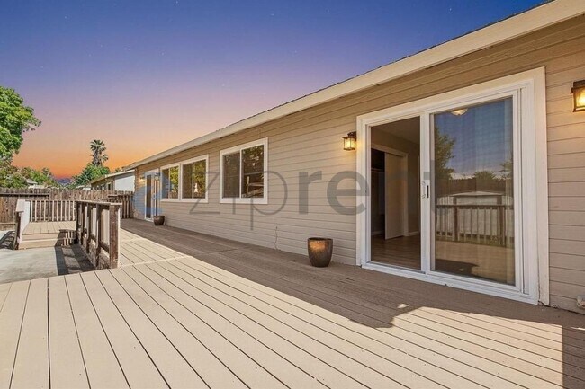 Building Photo - 2307 N Cirby Way