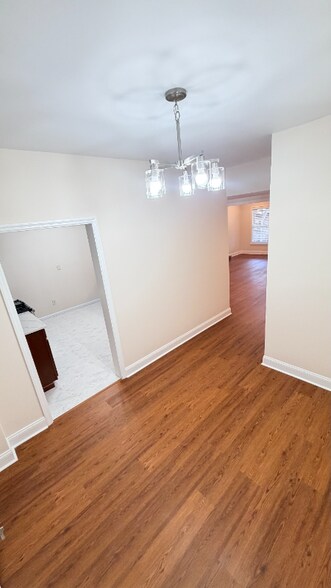 Building Photo - 11 Hillshire Dr